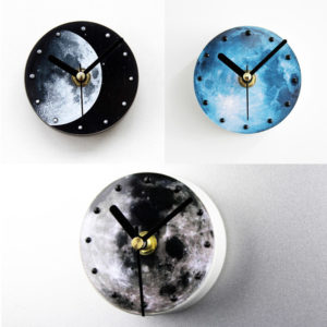 Fashionable Creative Universe Planet Moon Pattern Fridge Magnet Waterproof Sucker Moon Wall Clock